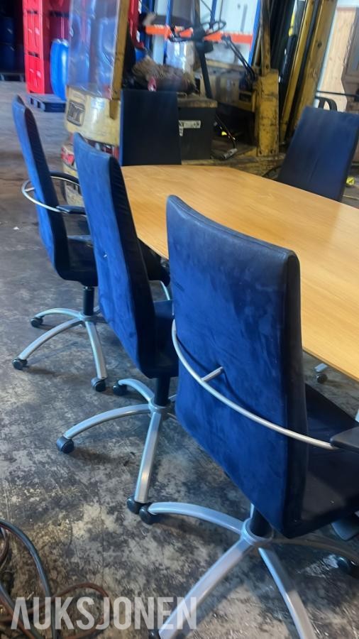 Konferansebord med 6 stoler